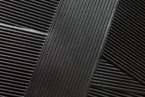 DETAIL-ROC-Plissé-Noir-Argent-2-2400x1600