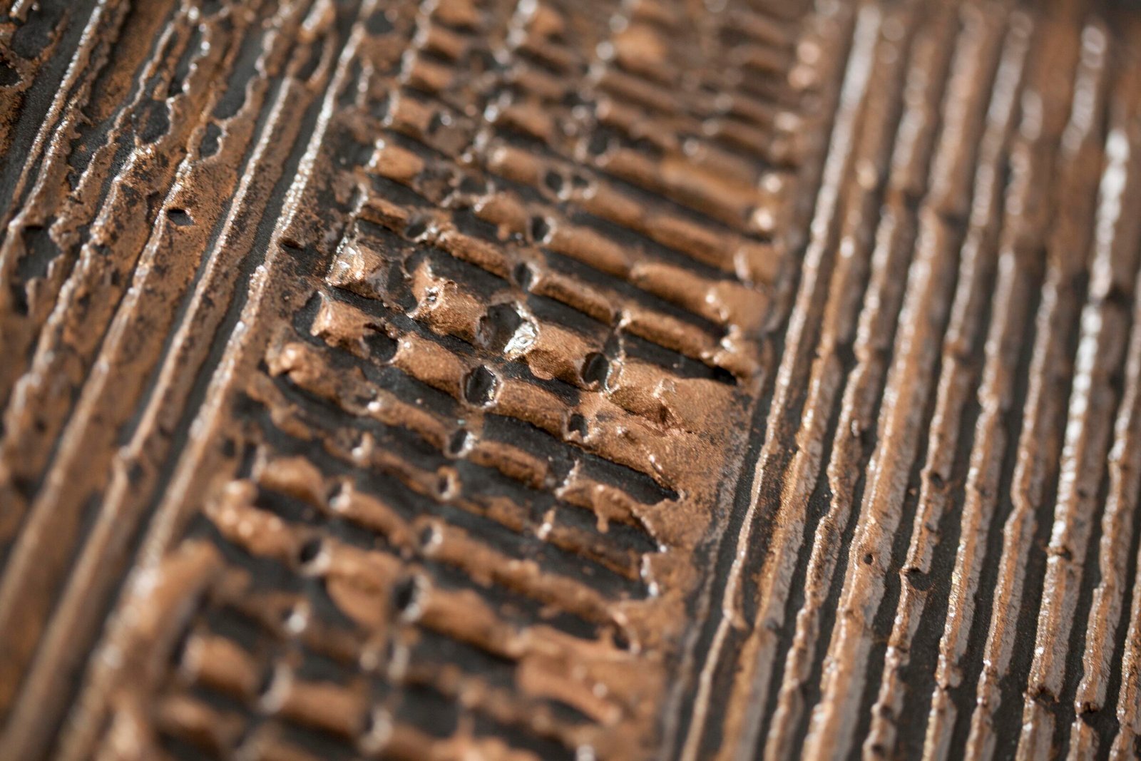 CINIER-Granit-cuivre-et-Noir-Dore-Detail-2400x1600-1.jpg
