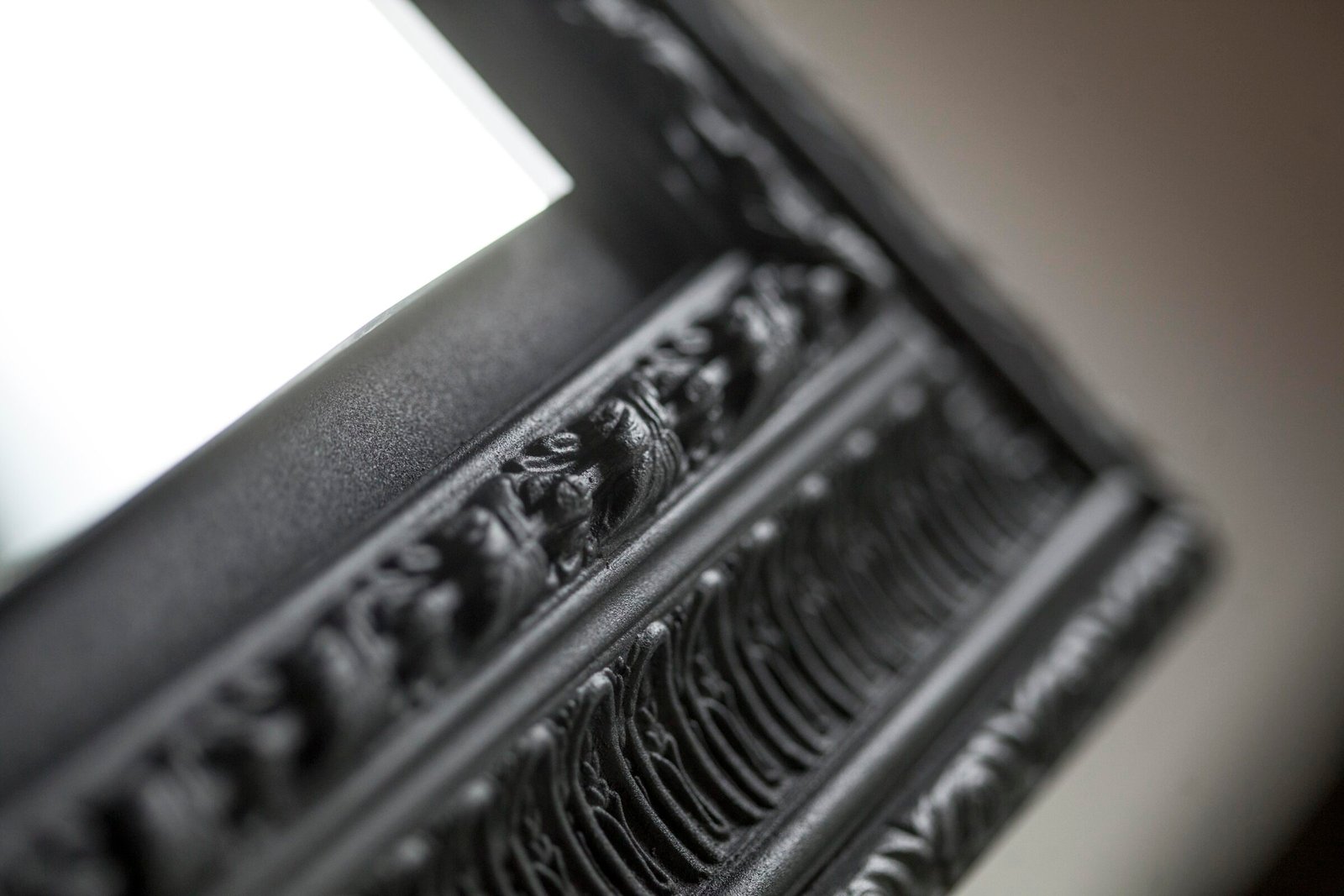 CINIER-Royal-Miroir-Gris-Fonte-Detail-2400x1600-1.jpg