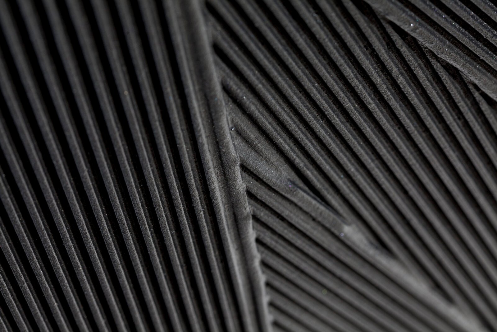 DETAIL-ROC-Plisse-Noir-Argent-1-2400x1600-1.jpg