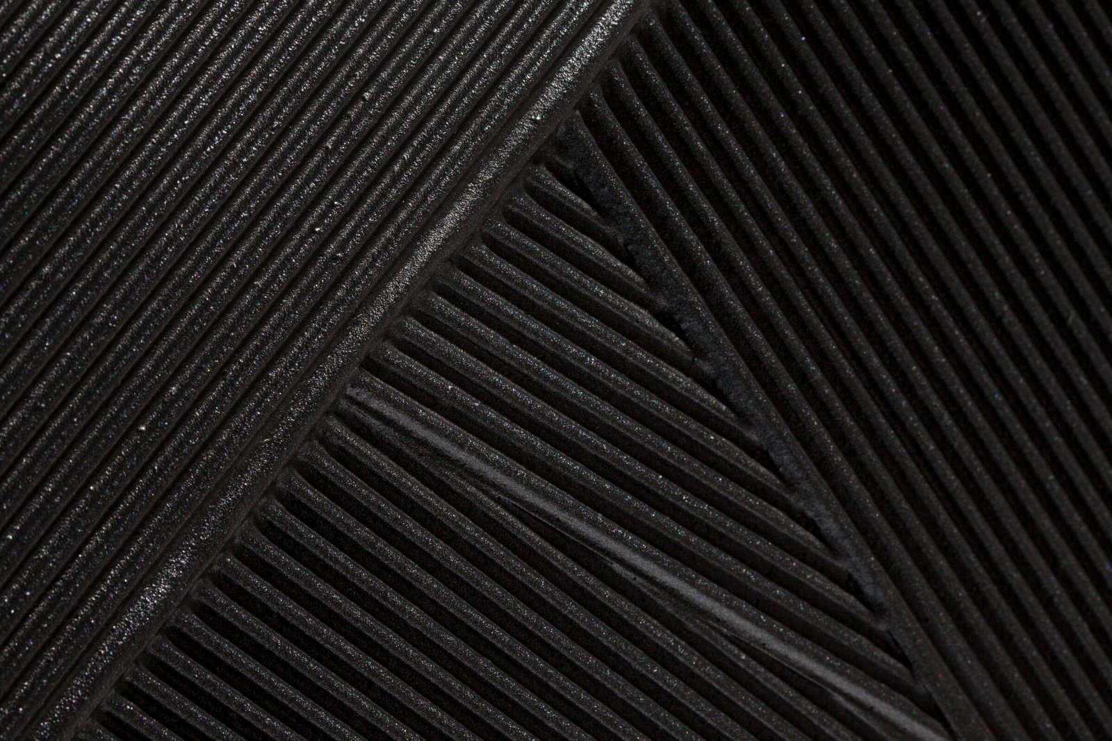 DETAIL-ROC-Plisse-Noir-Argent-2400x1600-1.jpg