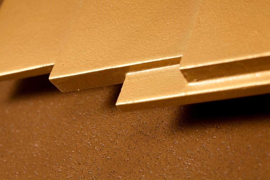 Detail-CINIER-SCULPTURAL-antic-Gold-3.jpg
