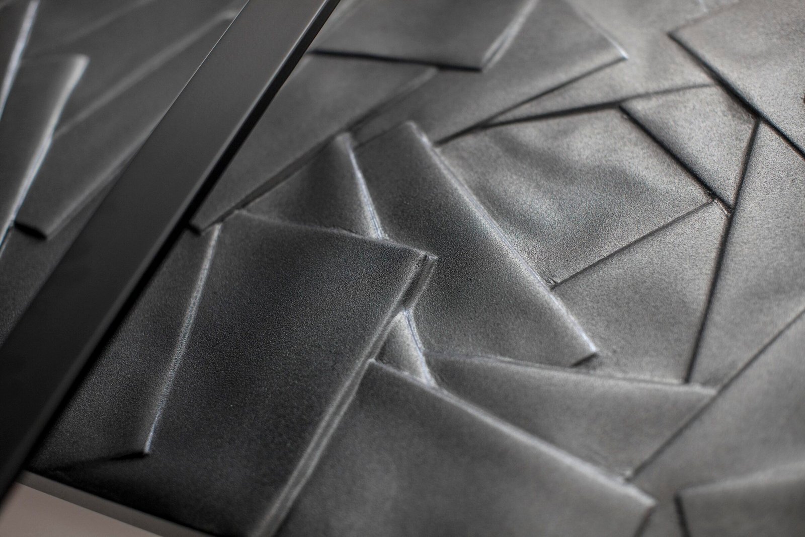 Detail-Edo-bain-black-2400x1600-1.jpg