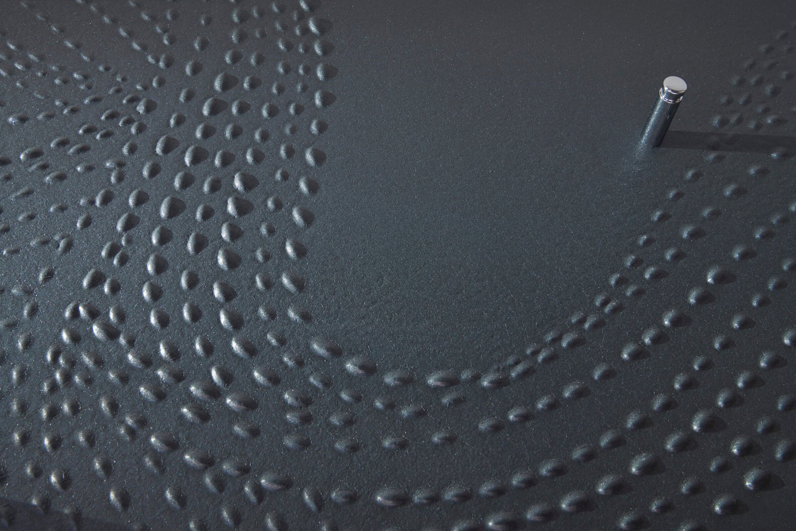 Fleur-deau-avec-3-pateres-chromees-Dornbracht-Cinier-detail-1-2400x1600-1.jpg
