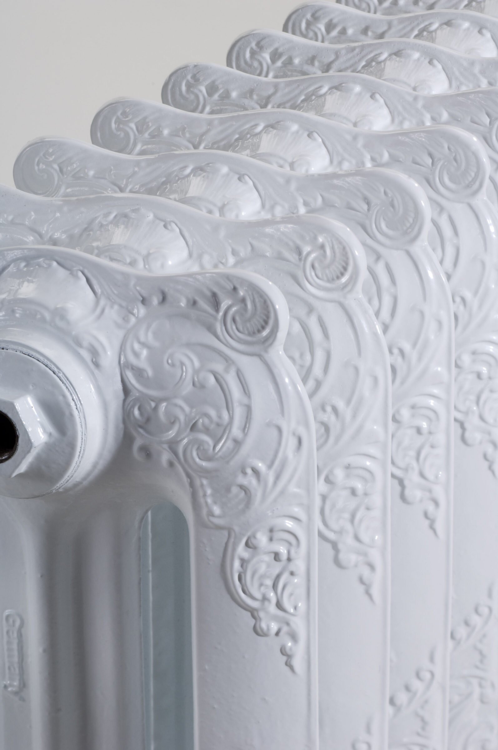 VOLTAIRE-47-Glossy-White-detail-1594x2400-1.jpg