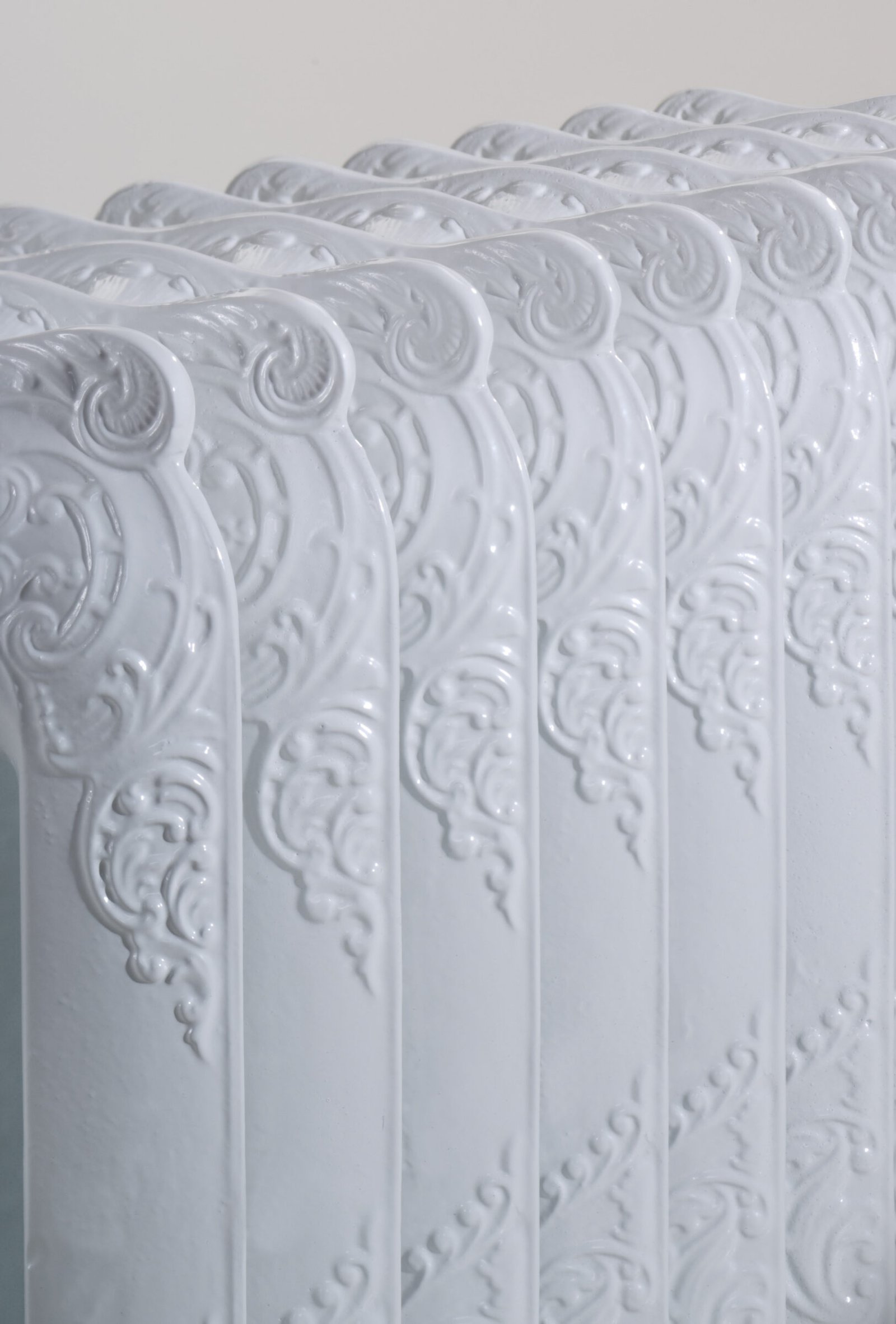 VOLTAIRE-47-Glossy-White-detail-3-1625x2400-1.jpg